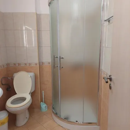 Adi 2 Apartment *