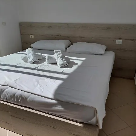 Adi 2 Apartment *
